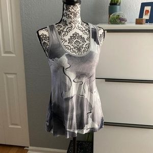 🍀 4 for $24: BANANA REPUBLIC black and white abstract sleeveless top medium